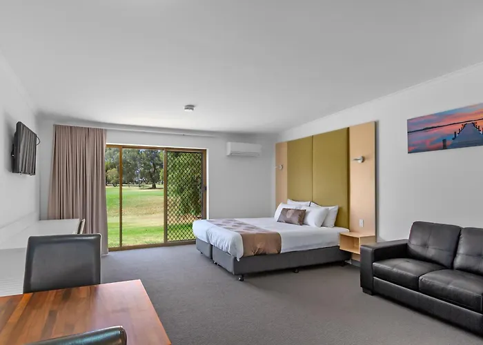 Comfort Inn & Suites Riverland