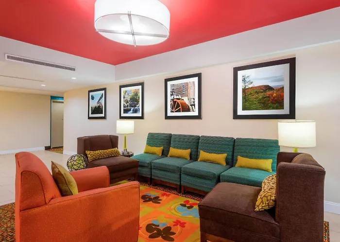 La Quinta Inn & Suites - New River Gorge National Park