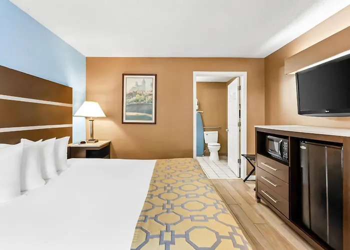 Baymont By Wyndham Forest City
