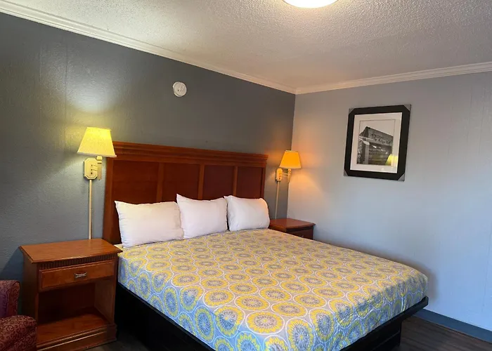 Lake Marion Inn