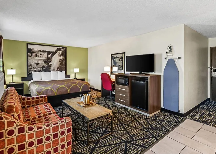 Super 8 By Wyndham Independence Kansas City
