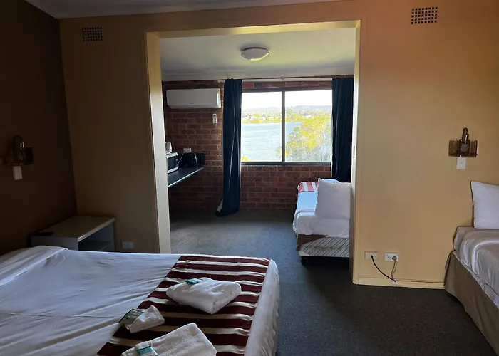 Riverview Motor Inn