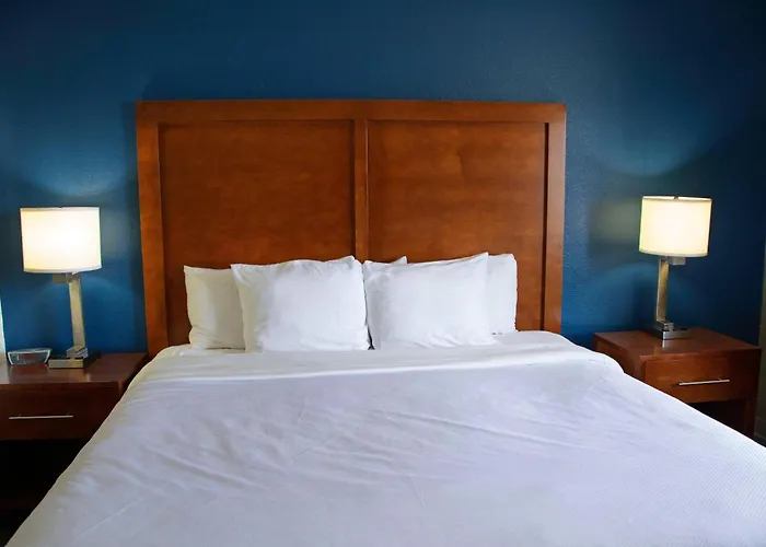 Comfort Inn & Suites Coralville - Iowa City Near Iowa River Landing