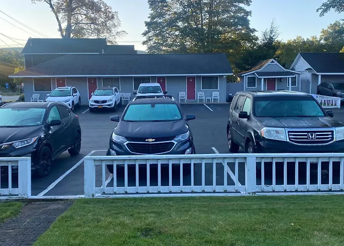 Barberry Court Motel &Cabins