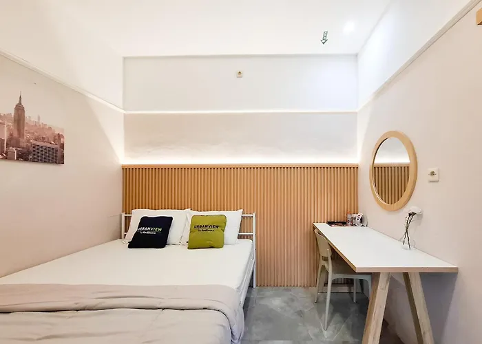 Urbanview Livy House Blitar
