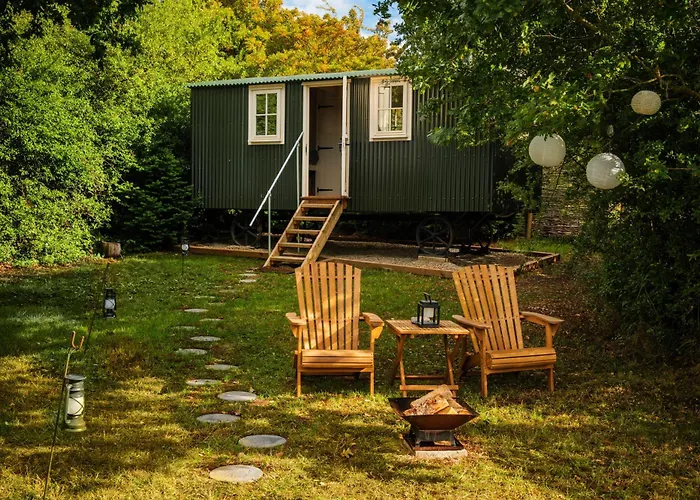 Hill Top Hideaway Shepherds Hut With Hot Tub