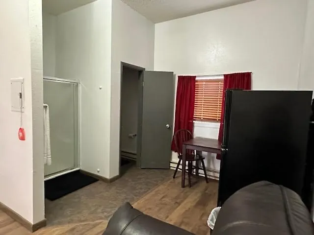 Bobbi'S Classic Motel