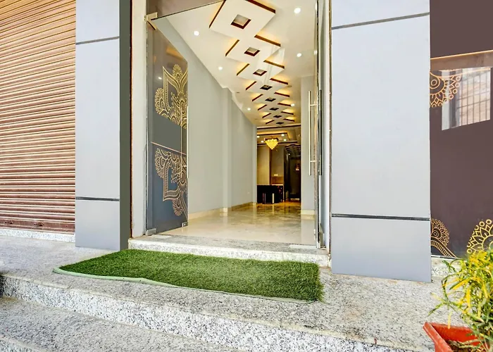 Super Townhouse Anisabad Near Mahavir Sansthan