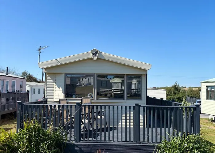 Padstow Holiday Base Bright Two Bedroom Lodge At Seven Bays