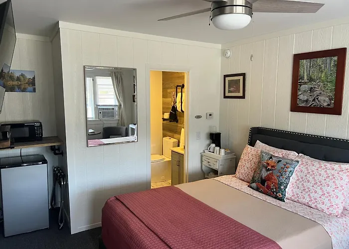 Profile Deluxe Motel