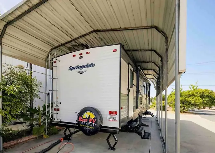 Parked Rv Travel Trailer Getaway Wi-Fi With Hookups