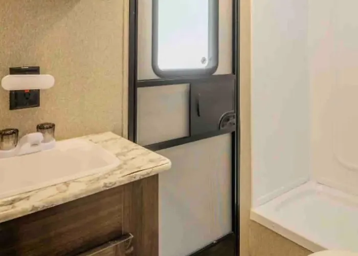 Parked Rv Travel Trailer Getaway Wi-Fi With Hookups