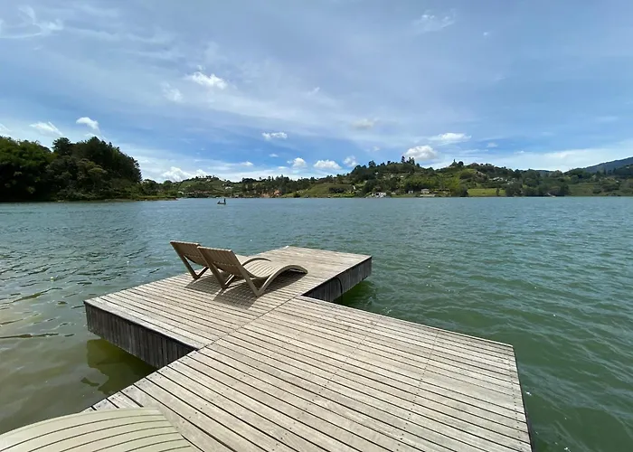 Viajero Guatape Hostel & Lake Club