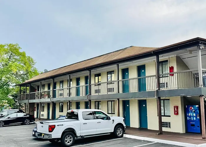 Red Carpet Inn Norwalk