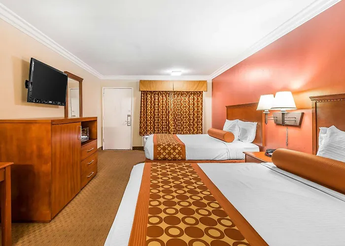 Rodeway Inn & Suites Canyon Lake-Menifee West