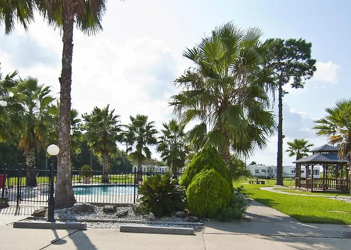 Winnie Inn Suites & Rv Park