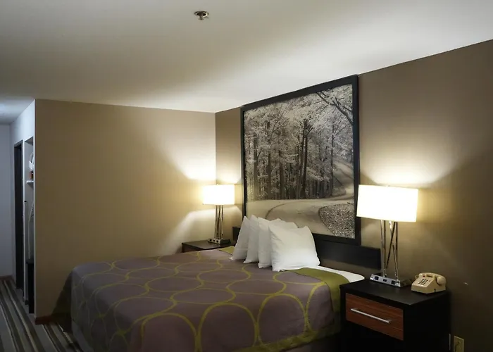 Watseka 24 Inn & Suites