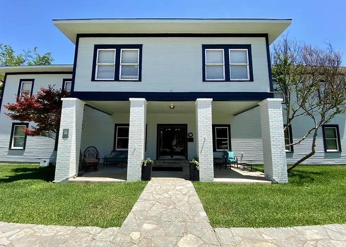 Full Room Riverside Getaway In Historic Glen Rose