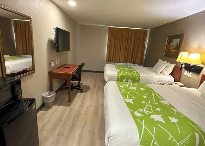 Larned Inn & Suites