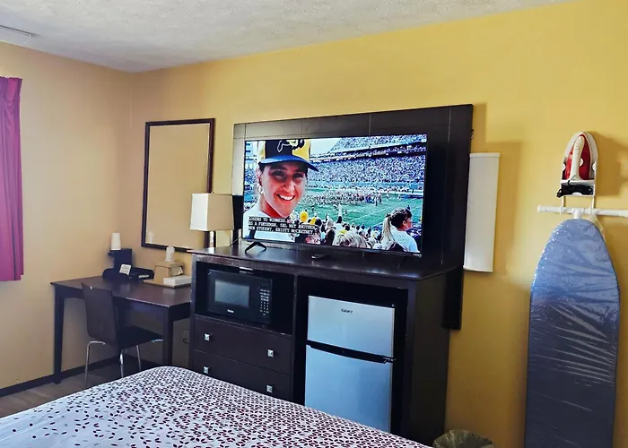 Budgetel Inn & Suites