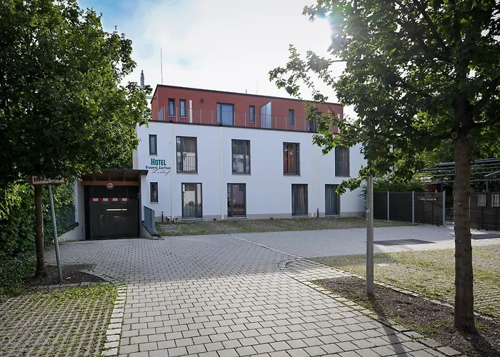 Brauerei Gasthaus Lohhof Im Muenchner Norden, Direkt An Der S1, Naehe Vom Flughafen, Zentrum, A92, Allianz Arena, Ruderregatta Und Schiessanlage G- Hochbrueck Entfernt, Internationale Kueche