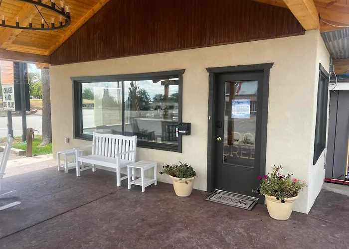 Dove Creek Inn