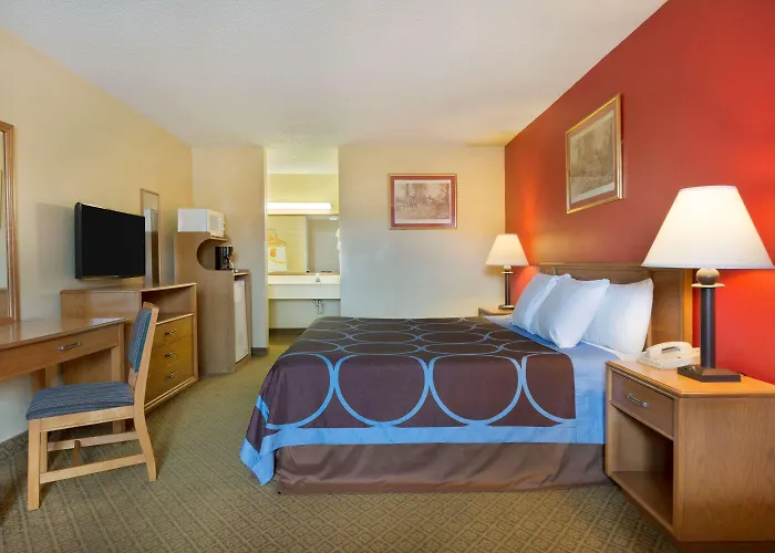 Super 8 By Wyndham Lancaster