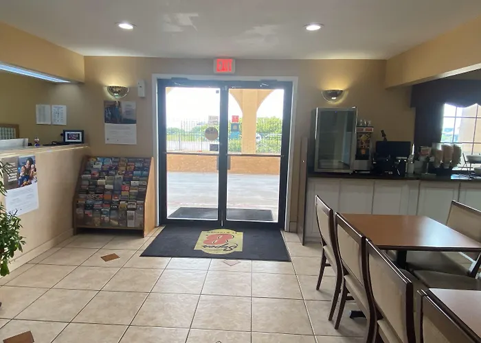Super 8 By Wyndham Decatur Texas