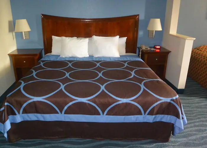 Days Inn By Wyndham Clarksville North Exit 4