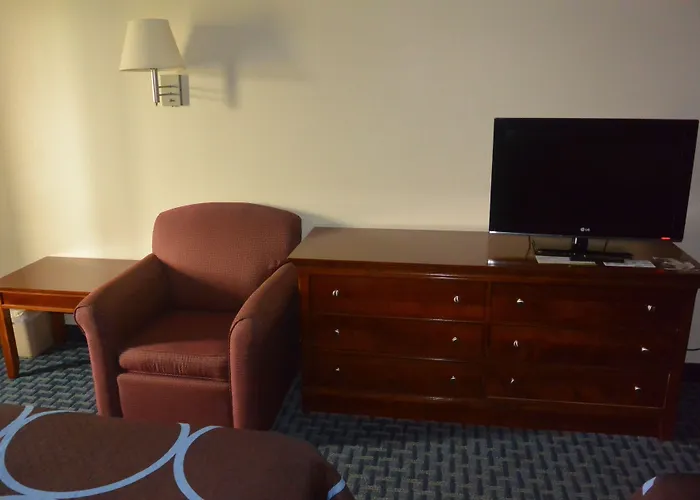 Days Inn By Wyndham Clarksville North Exit 4