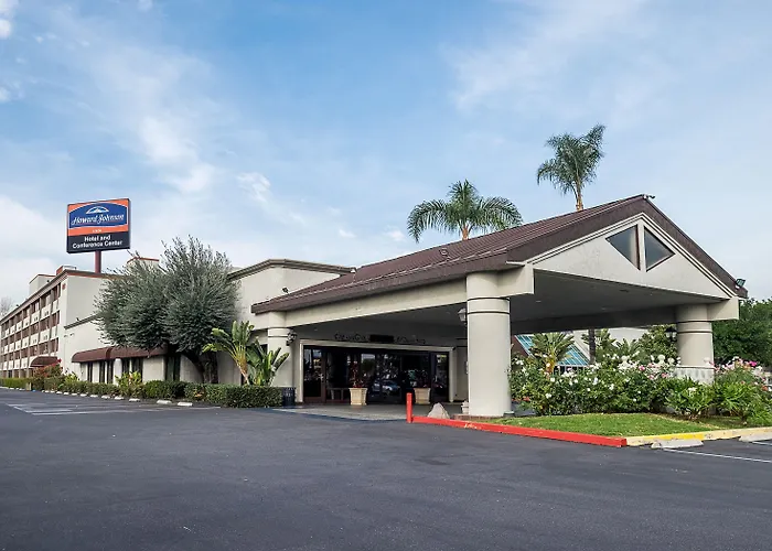 Howard Johnson By Wyndham Fullerton/Anaheim Conference Cntr