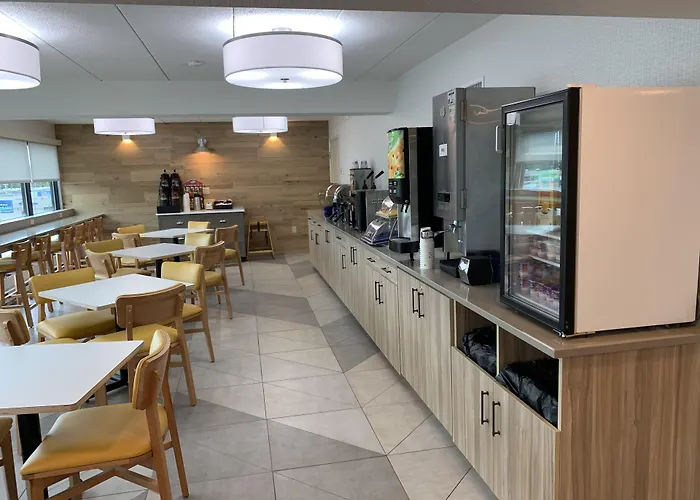 Days Inn & Suites By Wyndham Duluth By The Mall
