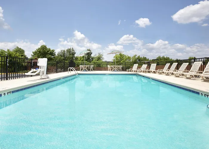 Days Inn By Wyndham Columbus-North Fort Moore