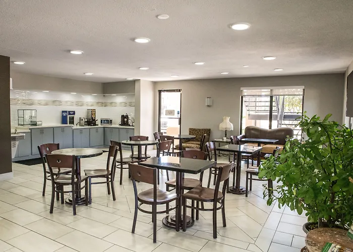 Mockingbird Inn & Suites