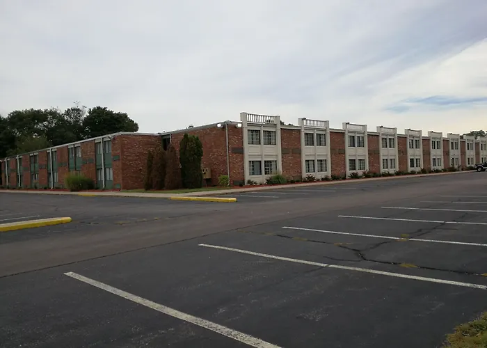 Mystic River Hotel & Suites