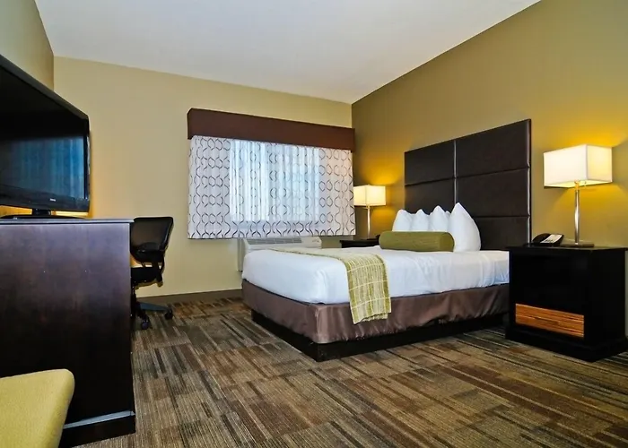 Best Western Plus Night Watchman Inn & Suites