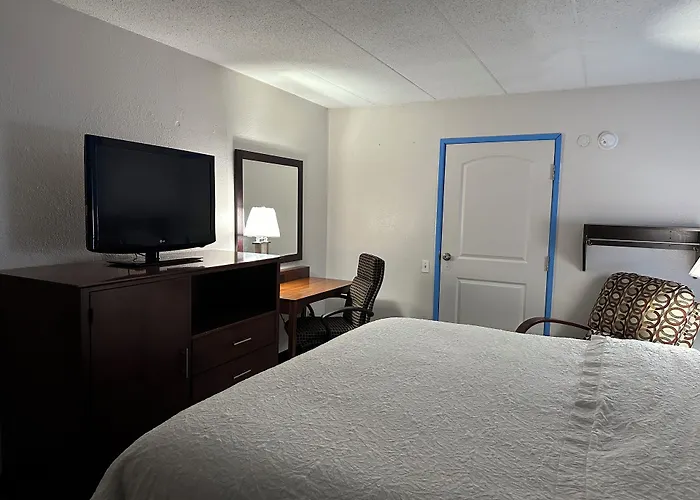 American Inn & Suites Bishop Airport Flint