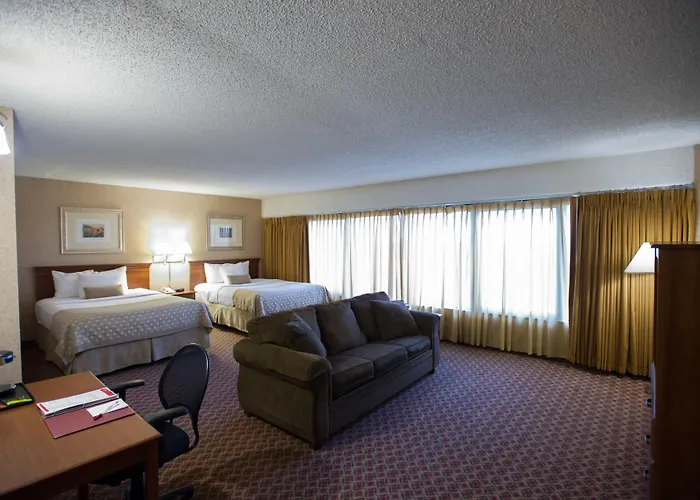 Ramada By Wyndham Topeka Downtown Hotel & Convention Center