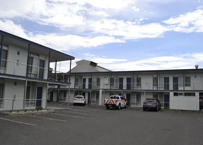 Admiralty Inn