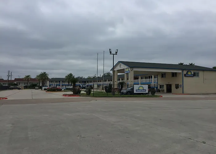 Days Inn By Wyndham Baytown Tx