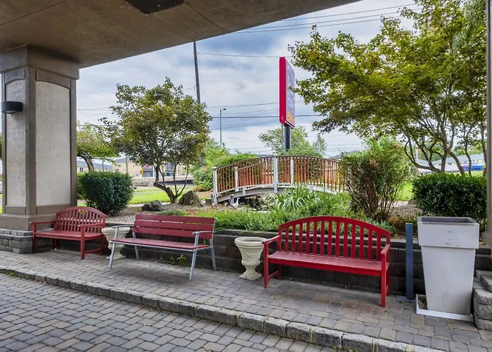 Red Roof Inn Plus Woodbridge - Carteret