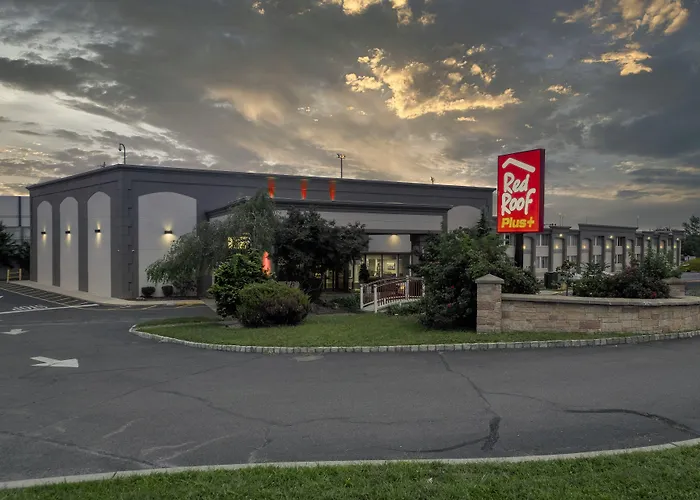 Red Roof Inn Plus Woodbridge - Carteret