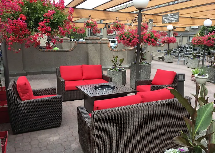 Ramada By Wyndham Kelowna Hotel & Conference Center- Pool, Hot Tub, And Restaurant
