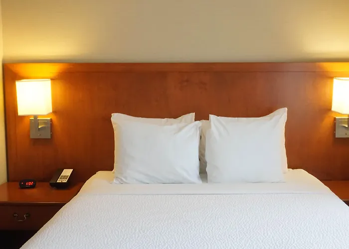 Ramada By Wyndham Kelowna Hotel & Conference Center- Pool, Hot Tub, And Restaurant
