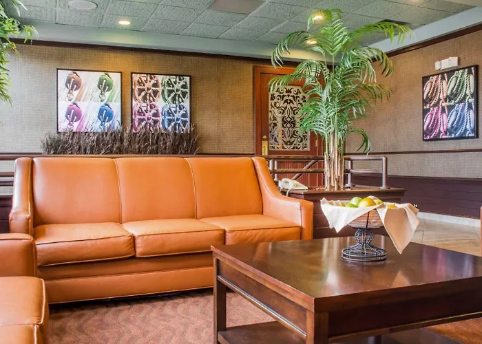 Clarion Hotel & Suites Riverfront