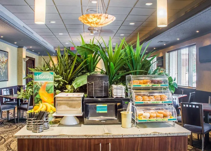 Clarion Hotel & Suites Riverfront