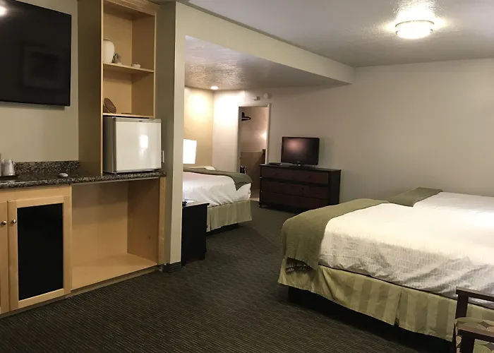 Dinosaur Inn & Suites