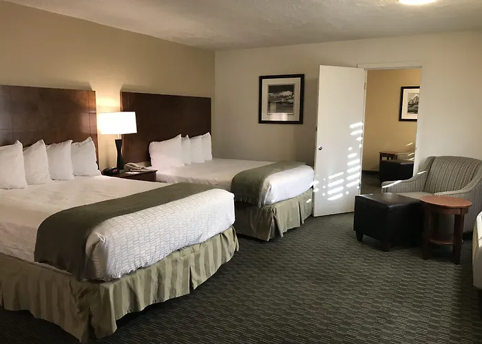 Dinosaur Inn & Suites