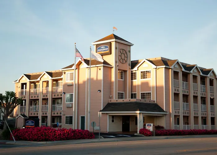 Howard Johnson By Wyndham Salinas