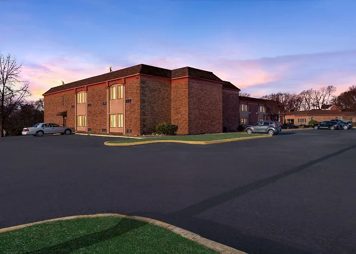 Suburban Studios Kansas City Airport North